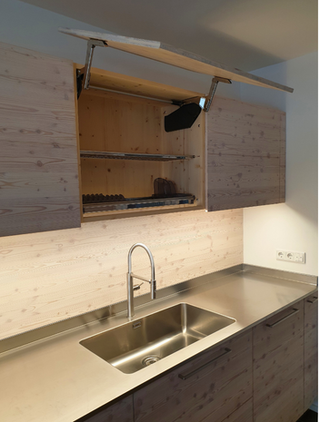 cucina su misura in Larice e porfido